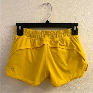 ⭐️ IVEVA ⭐️ RARE ⭐️ LULULEMON GIRL ⭐️ YELLOW ⭐️ ATHLETIC SHORTS ⭐️ SIZE 10/12 ⭐️